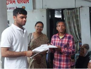 डॉ. विराट दुबे ने अपना जन्मदिन कुलदीप निगम वृद्धाश्रम में मनाया डॉ. विराट दुबे ने अपना जन्मदिन कुलदीप निगम वृद्धाश्रम में मनाया