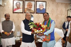 विष्णु देव साय ने भाजपा की तरफ से सरकार बनाने का दावा पेश किया विष्णु देव साय ने भाजपा की तरफ से सरकार बनाने का दावा पेश किया