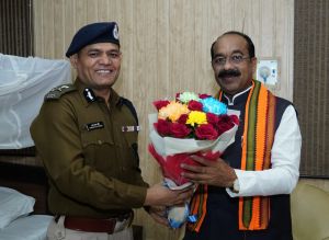  उप मुख्यमंत्री अरूण साव से पुलिस महानिरीक्षक  रतनलाल डांगी और वरिष्ठ पुलिस अधीक्षक प्रशांत अग्रवाल ने की मुलाकात 