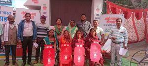 कांति, मालती, संतोषी, नथिया गैस चूल्हा पाकर हुई खुश