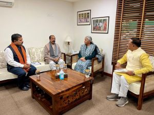 मुख्यमंत्री ने नई दिल्ली में वित्तमंत्री से उनके आवास पर सौजन्य मुलाकात की। मुख्यमंत्री ने नई दिल्ली में वित्तमंत्री से उनके आवास पर सौजन्य मुलाकात की।