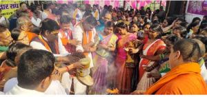 माताधाम मंदिर में गीता जयंती पर हुआ गीता महायज्ञ, दीं आहुतियां माताधाम मंदिर में गीता जयंती पर हुआ गीता महायज्ञ, दीं आहुतियां