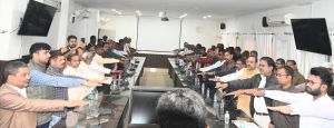 सुशासन दिवस पर अधिकारी, कर्मचारियों सहित जिलेवासियों ने ली शपथ सुशासन दिवस पर अधिकारी, कर्मचारियों सहित जिलेवासियों ने ली शपथ