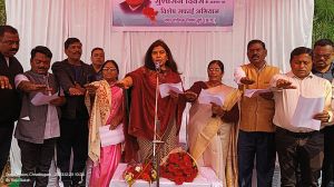 राज्यसभा सासंद सरोज पांडेय ने सुशासन दिवस के मौके पर सत्य एवं निष्ठा की दिलाई शपथ राज्यसभा सासंद सरोज पांडेय ने सुशासन दिवस के मौके पर सत्य एवं निष्ठा की दिलाई शपथ