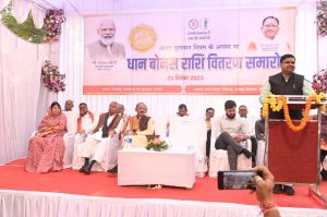 सुशासन दिवस के अवसर पर किसानों के खातों में 177 करोड़ 72 लाख 61 हजार 230 रूपए बोनस राशि का अंतरण सुशासन दिवस के अवसर पर किसानों के खातों में 177 करोड़ 72 लाख 61 हजार 230 रूपए बोनस राशि का अंतरण