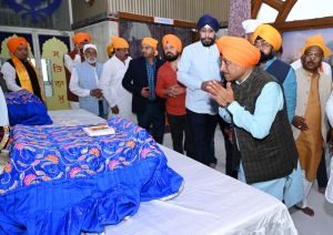 मु्ख्यमंत्री विष्णु देव साय ने बाबा जोरावर सिंह और बाबा फतेह सिंह की शहादत को किया नमन मु्ख्यमंत्री विष्णु देव साय ने बाबा जोरावर सिंह और बाबा फतेह सिंह की शहादत को किया नमन