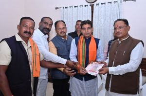 मुख्यमंत्री विष्णु देव साय से मंत्री टंकराम वर्मा ने की सौजन्य मुलाकात मुख्यमंत्री विष्णु देव साय से मंत्री टंकराम वर्मा ने की सौजन्य मुलाकात