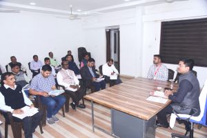 कलेक्टर ने की प्रधानमंत्री फसल बीमा योजना की समीक्षा कलेक्टर ने की प्रधानमंत्री फसल बीमा योजना की समीक्षा