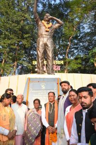 मुख्यमंत्री विष्णुदेव साय ने स्व. दिलीप सिंह जूदेव की प्रतिमा का किया माल्यार्पण मुख्यमंत्री विष्णुदेव साय ने स्व. दिलीप सिंह जूदेव की प्रतिमा का किया माल्यार्पण