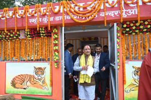 मुख्यमंत्री विष्णु देव साय और उनकी धर्मपत्नी कौशल्या साय ने कुल देवता के दर्शन किए मुख्यमंत्री विष्णु देव साय और उनकी धर्मपत्नी कौशल्या साय ने कुल देवता के दर्शन किए