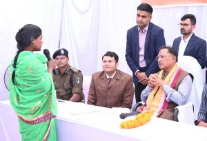 मुख्यमंत्री का प्रवास उर्मिला के परिवार के लिए लेकर आया खुशियों की सौगात मुख्यमंत्री का प्रवास उर्मिला के परिवार के लिए लेकर आया खुशियों की सौगात