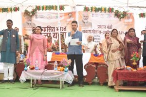 करहीभदर में आयोजित विकसित भारत संकल्प यात्रा के शिविर में शामिल हुए कलेक्टर करहीभदर में आयोजित विकसित भारत संकल्प यात्रा के शिविर में शामिल हुए कलेक्टर