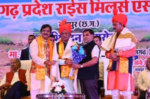 किसान और राइस मिलर्स हमारी अर्थव्यवस्था के दो पहिए : मुख्यमंत्री विष्णु देव साय किसान और राइस मिलर्स हमारी अर्थव्यवस्था के दो पहिए : मुख्यमंत्री विष्णु देव साय