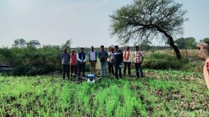 ‘‘विकसित भारत संकल्प यात्रा में ड्रोन से नैनो यूरिया छिडकाव का प्रदर्शन‘‘ ‘‘विकसित भारत संकल्प यात्रा में ड्रोन से नैनो यूरिया छिडकाव का प्रदर्शन‘‘