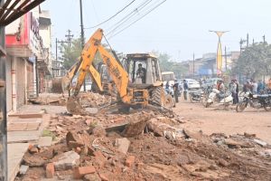 संडे मार्केट मे निगम ने  फिर की बेदखली कार्रवाई