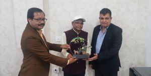 राज्य सूचना आयोग के सचिव जी. आर. चुरेंद्र को भावभीनी विदाई राज्य सूचना आयोग के सचिव जी. आर. चुरेंद्र को भावभीनी विदाई