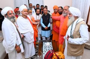  संतों का आशीर्वाद पाकर अभिभूत हुए मुख्यमंत्री