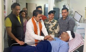  उप मुख्यमंत्री  विजय शर्मा घायल जवानों से मिलने पहुंचे हॉस्पिटल