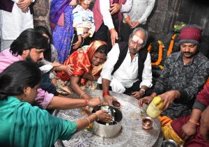  शिक्षा मंत्री  बृजमोहन अग्रवाल ने भोरमदेव मंदिर में भगवान शिव की पूजा-अर्चना की