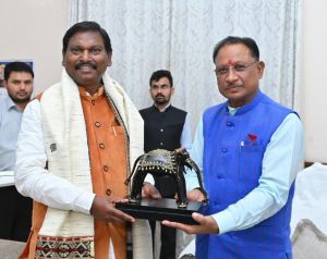  केंद्रीय  मंत्री अर्जुन मुंडा से मुख्यमंत्री श्री साय ने  की सौजन्य मुलाकात