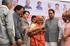 नगर निगम रायपुर के वार्डों में विकसित भारत संकल्प यात्रा के 43 शिविर के माध्यम से 2 लाख से ज्यादा नागरिकों को दी गई विभिन्न योजनाओं की जानकारी 