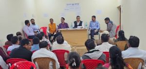  एसडीएम अभनपु नवीन ठाकुर एवं एसडीएम आरंग पुष्पेंद्र शर्मा ने ली अपने-अपने अनुविभाग में कर्मचारियों की ली बैठक