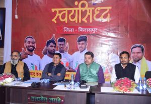  परिणामों पर नही प्रयासों पर ध्यान दें युवा: कलेक्टर