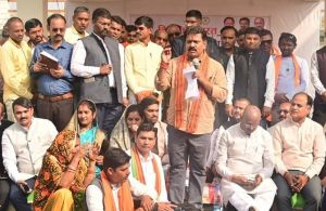  कबीरधाम जिले में विकसित भारत संकल्प यात्रा में शामिल हुए उपमुख्यमंत्री श्री शर्मा