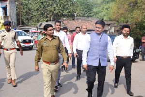 शहर की यातायात व्यवस्था सुधारने कलेक्टर-एसपी उतरे सड़कों पर