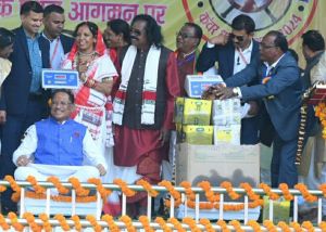  मुख्यमंत्री का पारंपरिक ऐल्सा रोटी से तुलादान कर  किया गया आत्मीय स्वागत