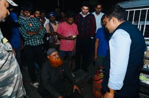  कलेक्टर ने दिखाई संवेदनशीलता, रास्ते में सड़क दुर्घटना से घायल का खुद रुक कर किया प्राथमिक उपचार