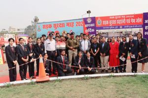 सडक सुरक्षा माह : छात्र-छात्राओं को यातायात प्रदर्शनी का किया अवलोकन 