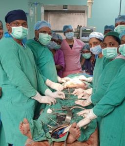 गर्भवती महिला का बच्चादानी फटने पर जिला चिकित्सालय के चिकित्सको ने त्वरित आपरेशन कर महिला की जान बचाई