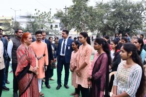 उपराष्ट्रपति की धर्मपत्नी डॉ. श्रीमती सुदेश धनखड़ ने किया नव गुरूकुल के रायपुर कैंपस का अवलोकन