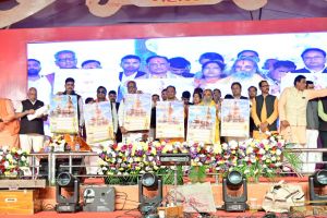 हम सबके राम कॉफी टेबल बुक और रामो विग्रहवान धर्म : कैलेंडर का मुख्यमंत्री श्री विष्णुदेव साय ने किया विमोचन हम सबके राम कॉफी टेबल बुक और रामो विग्रहवान धर्म : कैलेंडर का मुख्यमंत्री श्री विष्णुदेव साय ने किया विमोचन