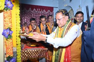 मुख्यमंत्री श्री साय ने आज संध्या शांति नगर में भगवान श्री राम मंदिर का दर्शन किया मुख्यमंत्री श्री साय ने आज संध्या शांति नगर में भगवान श्री राम मंदिर का दर्शन किया