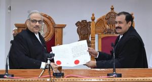 छत्तीसगढ़ उच्च न्यायालय के नव नियुक्त अतिरिक्त न्यायाधीश अरविंद कुमार वर्मा ने ली पद की शपथ छत्तीसगढ़ उच्च न्यायालय के नव नियुक्त अतिरिक्त न्यायाधीश अरविंद कुमार वर्मा ने ली पद की शपथ