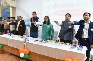  राष्ट्रीय मतदाता दिवस पर कमिश्नर ने मतदाताओं को दिलाई शपथ