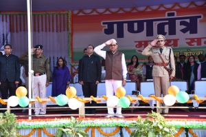 केबिनेट मंत्री लखन लाल देवांगन ने किया ध्वजारोहण केबिनेट मंत्री लखन लाल देवांगन ने किया ध्वजारोहण