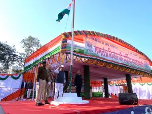 बेमेतरा में खाद्य मंत्री श्री बघेल किया ध्वजारोहण बेमेतरा में खाद्य मंत्री श्री बघेल किया ध्वजारोहण