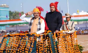 पर्यटन एवं संस्कृति मंत्री बृजमोहन अग्रवाल ने महासमुंद में फहराया राष्ट्रीय ध्वज पर्यटन एवं संस्कृति मंत्री बृजमोहन अग्रवाल ने महासमुंद में फहराया राष्ट्रीय ध्वज