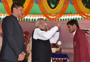 राज्य वीरता पुरस्कार: राज्यपाल ने चार बच्चों को किया सम्मानित