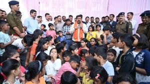  उपमुख्यमंत्री  विजय शर्मा आरक्षक एवं परिजनों से मिलन पहुंचे उनके निवास पुलिस हाउसिंग कॉलोनी, अमलीडीह