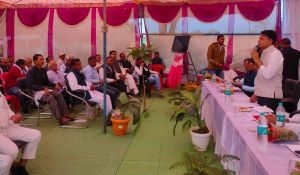  शक्कर कारखाना का उत्पादन बढ़ाने गन्ना उत्पादक कृषकों को उपलब्ध कराया जाएगा जरूरी मदद: कलेक्टर श्री चन्द्रवाल