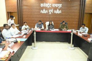 सेंट्रल एवेन्यु रोड व राष्ट्रीय राजमार्ग दुर्ग-रायपुर में 1 तारीख से दोपहिया वाहनों के लिए हेलमेट पहनना होगा अनिवार्य सेंट्रल एवेन्यु रोड व राष्ट्रीय राजमार्ग दुर्ग-रायपुर में 1 तारीख से दोपहिया वाहनों के लिए हेलमेट पहनना होगा अनिवार्य