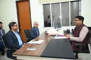 वित्त मंत्री ओपी चौधरी से नाबार्ड के मुख्य महाप्रबंधक ने की सौजन्य मुलाकात वित्त मंत्री ओपी चौधरी से नाबार्ड के मुख्य महाप्रबंधक ने की सौजन्य मुलाकात