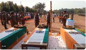 टेकलगुड़ेम मुठभेड़ में शहीद जवानों के परिजनों को दी जाएगी 10-10 लाख रूपए की आर्थिक सहायता: मुख्यमंत्री टेकलगुड़ेम मुठभेड़ में शहीद जवानों के परिजनों को दी जाएगी 10-10 लाख रूपए की आर्थिक सहायता: मुख्यमंत्री