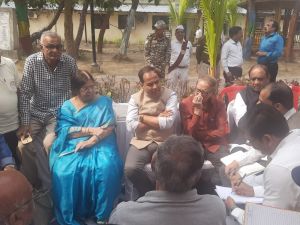 कलेक्टर ने सीनियर सिटीजन्स के साथ बैठकर की चर्चा, पूछी उनकी समस्या