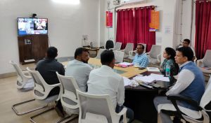 मुख्य सचिव ने वीडियो कॉन्फ्रेंसिंग के माध्यम से महतारी वंदन योजना के क्रियान्वयन के संबंध में दिए आवश्यक निर्देश 