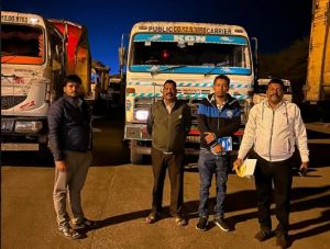 खुले में कोयला परिवहन करते एसईसीएल के 27 ट्रक पकड़ाए